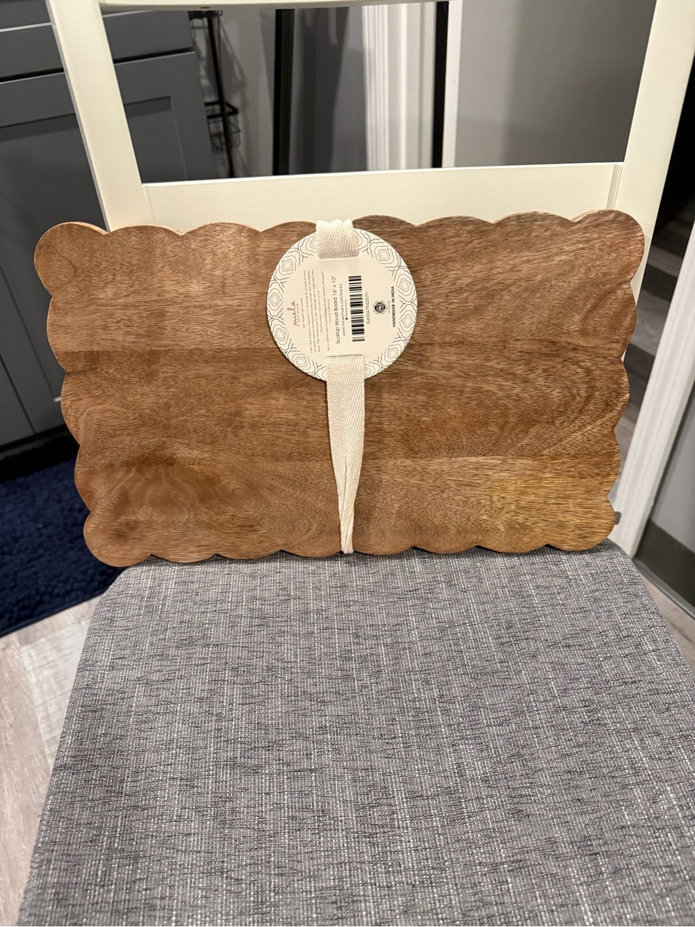 Scalloped cutting board